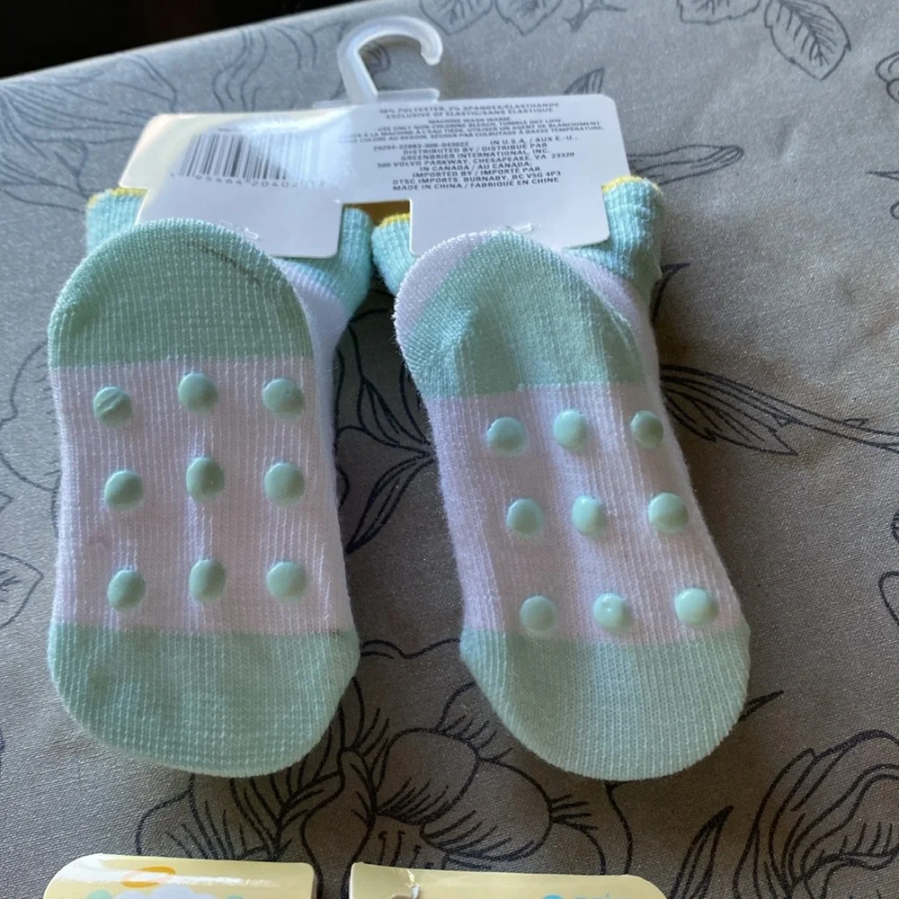 NEW Baby Booties & Scratch Mittens
